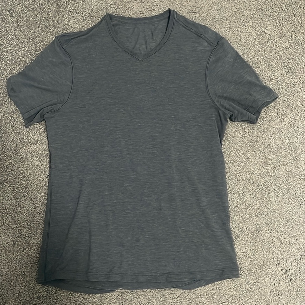 Lululemon Mens 5 year Basic Tee Shirt. Size Small